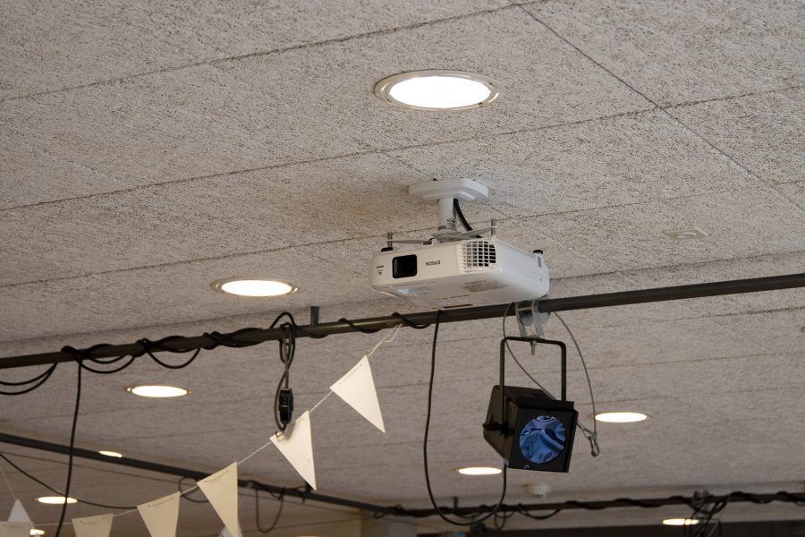 projektor-leinwand-audioanlage-schulhaus-moehlin-005